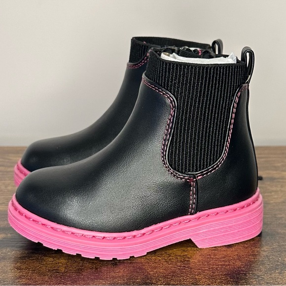 Jumping Beans Toddler Girls Meyla Black/Pink Chelsea Boots NWT Size 6T - Picture 1 of 6